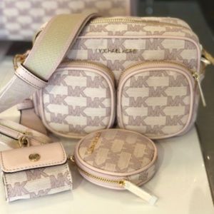 ‼️SOLD‼️Michael kors tec crossbody